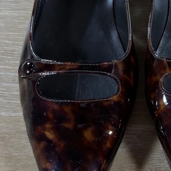Stuart Weitzman Tortoiseshell Flats - Picture 4 of 8